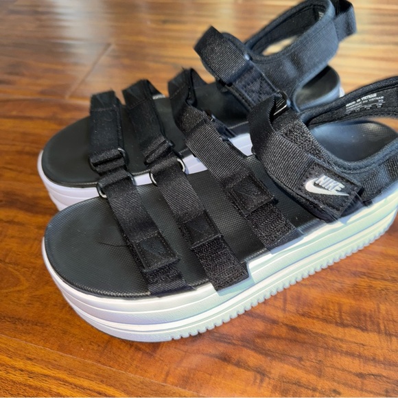 Nike Women's Icon Classic Platform Sandals Black size 8 - Picture 2 of 5